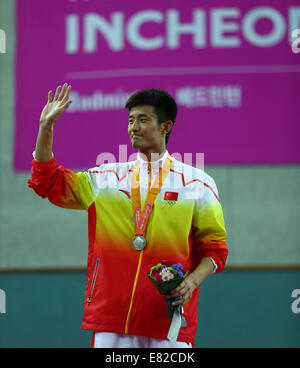 Incheon, South Korea. 29th Sep, 2014. Silver medalist Chen Long of China poses during the awarding ceremony of the men's singles contest of badminton at the 17th Asian Games in Incheon, South Korea, Sept. 29, 2014. © Fei Maohua/Xinhua/Alamy Live News Stock Photo