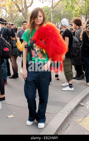 A chic showgoer arriving at the Rochas Spring/Summer 2015 runway show in Paris, France - Sept 24, 2014 - Photo: Runway Manhattan/Celine Gaille/picture alliance Stock Photo