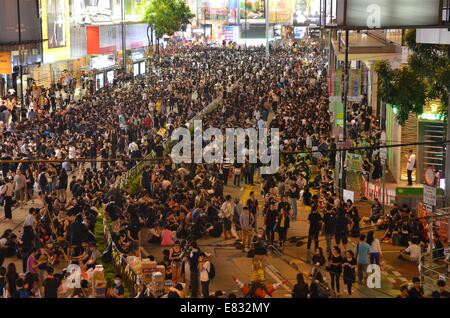 Hong Kong. 29th Sep, 2014. Hong Kong Protests: Thousands of young people wearing black T-shirts take part in the second night of a pro-democracy sit-in known as 'Occupy Central', blocking traffic on Hennessy Road, an otherwise busy multi-lane thoroughfare in Causeway Bay, Hong Kong. The mood was calm and celebratory, whereas the night before, in the Admiralty district, protesters faced tear gas, pepper spray and batons from police in full riot gear. Credit:  Stefan Irvine/Alamy Live News Stock Photo