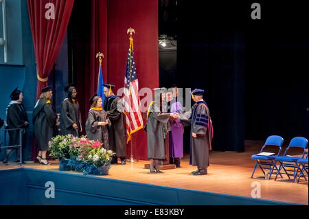 A graduation ceremony at a US college Stock Photo - Alamy