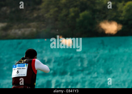 Incheon, South Korea. 30th Sep, 2014. Jin Di of China competes during the men's skeet match of shooting at the 17th Asian Games in Incheon, South Korea, Sept. 30, 2014. © Shen Bohan/Xinhua/Alamy Live News Stock Photo