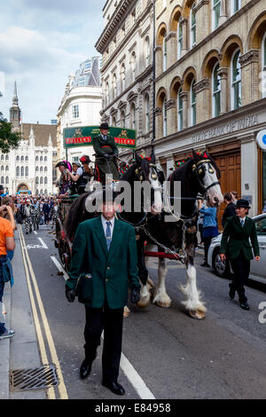 The London Pearly Kings & Queens Society Costermongers Harvest Festival Parade, London, England Stock Photo