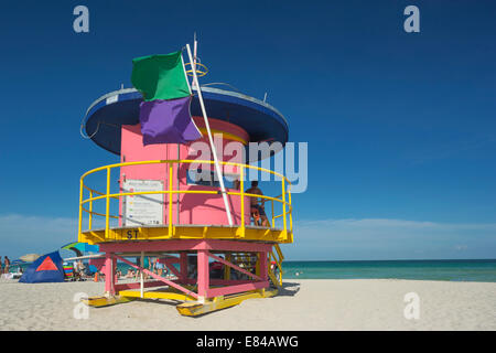 TENTH STREET CLASSIC ROUND ART DECO LIFEGUARD TOWER (©WILLIAM LANE 2013) SOUTH BEACH MIAMI BEACH MIAMI FLORIDA USA Stock Photo