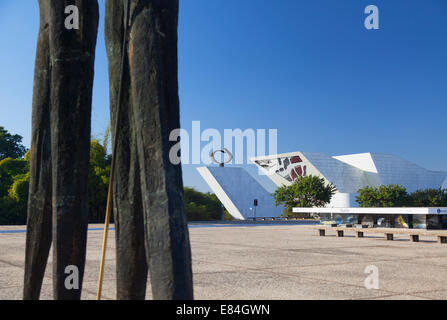 National Pantheon and Dois Candangos (Two Labourers) sculpture in Three Powers Square, Brasilia, Federal District, Brazil Stock Photo