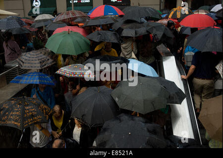 Barcelona, Spain. 30th Sept, 2014.  The city center of Barcelona crowded of people and umbrellas during a separatist demonstration. In Catalonia, thousands of people have taken to the streets in protest to the suspension by the Spanish Constitutional Court of the decree made by catalan government that it calls for a referendum on independence. In the city of Barcelona protest coincided with heavy rain. Credit:   Jordi Boixareu/Alamy Live News Stock Photo