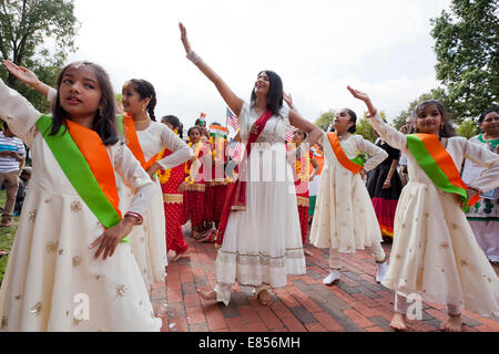 Indian woman and girls performing Bhangra, a Punjabi folk dance Stock Photo