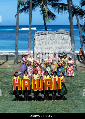 The famous Kodak Hula Show began in 1937 and was a 'must-see' attraction for visitors to Honolulu, Hawaii, USA, for 65 years. Stock Photo