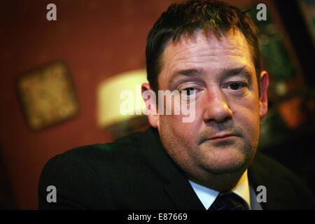 On set at the BBC studios on Oxford Road, Manchester, for the filming of sit com Ideal.  Johnny Vegas. Stock Photo