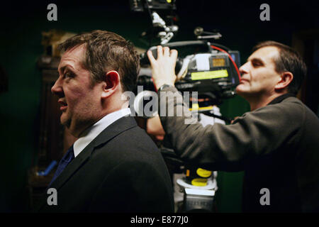 On set at the BBC studios on Oxford Road, Manchester, for the filming of sit com Ideal.  Johnny Vegas. Stock Photo