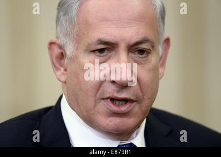 Washington, DC, USA. 1st Oct, 2014. Prime Minister Benjamin Netanyahu of Israel speaks to the press in the Oval Office of the White House prior to a meeting with United States President Obama, Wednesday, October 1, 2014 in Washington, DC, USA. Credit: Olivier Douliery/CNP/dpa/Alamy Live News Stock Photo
