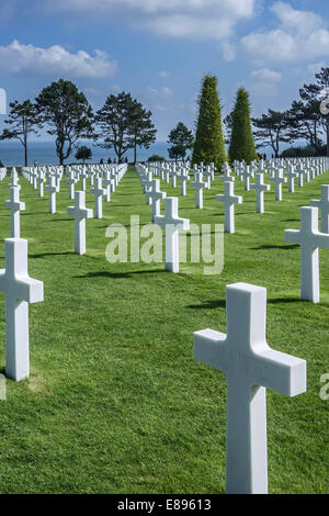 White crosses for fallen US soldiers at the Normandy American Cemetery and Memorial, Omaha Beach, Colleville-sur-Mer, France Stock Photo