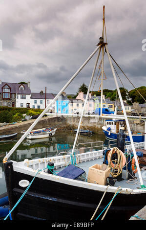 Fishing boat in the picturesque harbour of Roundstone, Connemara, County Galway, Republic of Ireland Stock Photo