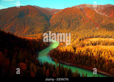 Urumqi. 19th Sep, 2014. Photo taken on Sept. 19, 2014 shows a landscape of the Moon Bay in the Kanas scenic area of northwest China's Xinjiang Uygur Autonomous Region. © Gong Wenbo/Xinhua/Alamy Live News Stock Photo