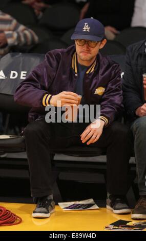 Sunday March 30, 2014; Celebs out at the Lakers game. The Los Angeles Lakers defeated the Phoenix Suns by the final score of 115-99 at Staples Center in downtow Los Angeles CA.  Featuring: Joseph Gordon-Levitt Where: Los Angeles, California, United States When: 31 Mar 2014 Stock Photo