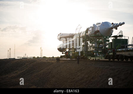 The Soyuz TMA-14M spacecraft is rolled out to the launch pad by train on Tuesday, Sept. 23, 2014 at the Baikonur Cosmodrome in Kazakhstan. Launch of the Soyuz rocket is scheduled for Sept. 26 and will carry Expedition 41 Soyuz Commander Alexander Samokuty Stock Photo