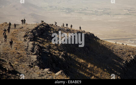 U.S. Soldiers assigned to Bandit Troop, 1st Squadron, 3rd Cavalry Regiment and Afghan National Army soldiers hike up Pride Rock Stock Photo