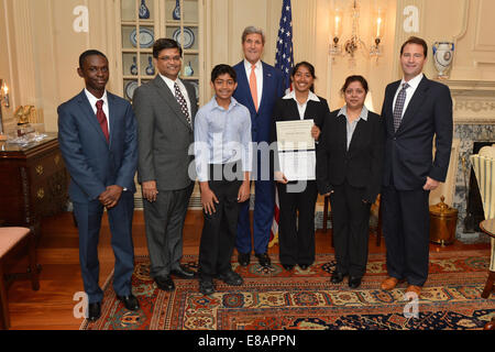 U.S. Secretary of State John Kerry poses for a photo with American Foreign Service Association (AFSA) High School Essay contest Stock Photo