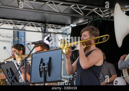 Sydney, Australia. 4th October, 2014. The 37th annual Manly Jazz Festival runs until 6th October 2014 martin berry live news. Hi Tops Brass band is a local sydney band group Stock Photo