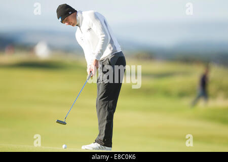 St Andrews, Scotland. 04th Oct, 2014. Alfred Dunhill Links Championship. Germany's Martin Kaymer on the 16th putting for birdie © Action Plus Sports/Alamy Live News Credit:  Action Plus Sports Images/Alamy Live News Stock Photo