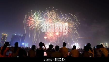 Changsha, China's Hunan Province. 4th Oct, 2014. People watch the ...