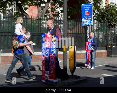 Stamford Bridge, London, UK. 5th Oct, 2014. Fans arrive for the London derby match between Chelsea and Arsenal FC at Stamford bridge Credit:  amer ghazzal/Alamy Live News Stock Photo