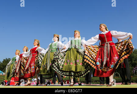 Beijing, China. 6th Oct, 2014. Performers dance during the closing ceremony of the 16th Beijing International Tourism Festival in Beijing, capital of China, Oct. 6, 2014. The week-long festival closed on Monday. © Zhang Yu/Xinhua/Alamy Live News Stock Photo