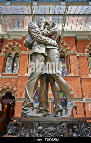 LONDON - JUNE 7. The Embracing Couple by Paul Day at 'the Meeting Place' greets passengers at St Pancras International Railway S Stock Photo