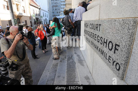 Cape Town, South Africa. 6th October, 2014.  photographers outside the High Court during Day 1 of the Shrien Dewani trial at the Cape High Court before Judge Jeanette Traverso. Dewani is accusedof hiring hit men to murder his wife, Anni Dewani.    Credit:  Roger Sedres/Alamy Live News Stock Photo
