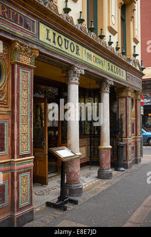 Decorative exterior of the Crown Liquor Saloon in Belfast city centre Stock Photo
