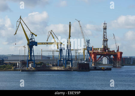 The Harland and Wolff gantry cranes plus the Borgny Dolphin oil rig platform in Belfast Harbour Stock Photo