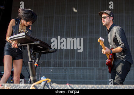 Austin, Texas, USA. 5th Oct, 2014. SARAH BARTHEL (L) and JOSH CARTER of the band Phantogram perform live at the Austin City Limits music festival in Austin, Texas © Daniel DeSlover/ZUMA Wire/Alamy Live News Stock Photo