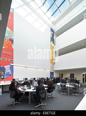 Oasis Academy Hadley, Enfield, United Kingdom. Architect: John McAslan & Partners, 2013. Open plan learning cluster. Stock Photo