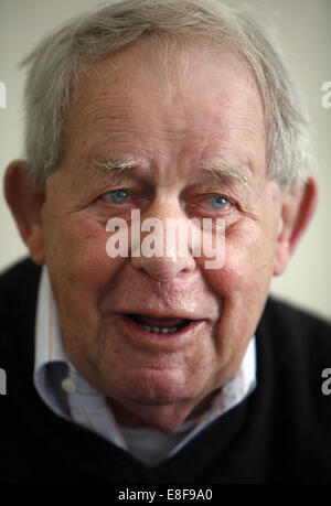 (FILE) - An archive picture, dated 23 May 2008, shows Siegfried Lenz during an interview at his home in Hamburg, Germany. As informed by the publishing agency 'Hoffmann und Campe', the author of significant German post-war literature died on 07 October 2014. PHOTO: JENS RESSING DPA Stock Photo