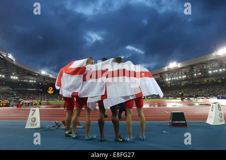 Adam Gemili, Harry Aikines-Aryeetey, Richard Kilty and Danny Talbot (all ENG) pose with the flag. England take the Silver Medal Stock Photo