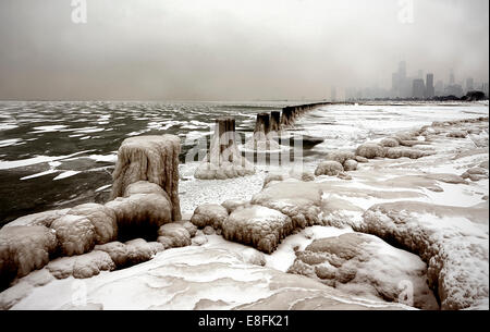 Frozen lake and city skyline, Chicago, Illinois, USA Stock Photo