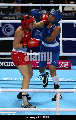 Shelley Watts (AUS) (Red) beats Laishram Devi (IND) (Blue) - Boxing Women's Light 57-60kg - The SSE Hydro - Glasgow - UK - 02/08 Stock Photo