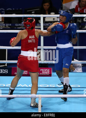 Shelley Watts (AUS) (Red) beats Laishram Devi (IND) (Blue) - Boxing Women's Light 57-60kg - The SSE Hydro - Glasgow - UK - 02/08 Stock Photo