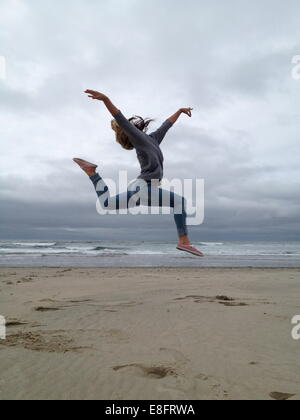 USA, Oregon, Tillamook County, Rockaway Beach, Young woman practicing ballet on beach Stock Photo