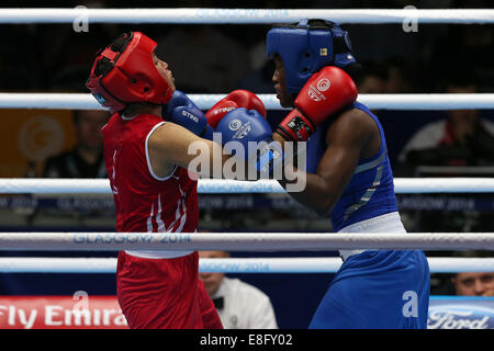 Laishram Devi (IND) (Red) beats Kehinde Obareh (NGR) (Blue). Round of 16. Womens Lightweight 57-60 kg - Boxing - SECC - Glasgow Stock Photo