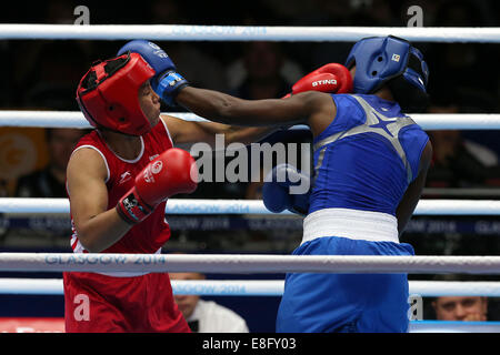 Laishram Devi (IND) (Red) beats Kehinde Obareh (NGR) (Blue). Round of 16. Womens Lightweight 57-60 kg - Boxing - SECC - Glasgow Stock Photo