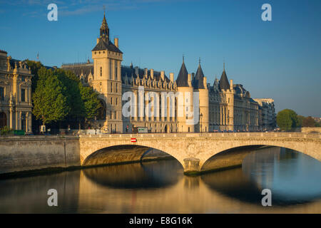 Early morning sunlight on the infamous Conciergerie and Pont au Change on Ile-de-la-Cite, Paris, France Stock Photo