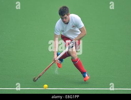 Henry Weir (ENG). England (ENG) v Australia (AUS). Mens semi-final. Hockey. Glasgow national hockey centre, Glasgow, Scotland, U Stock Photo