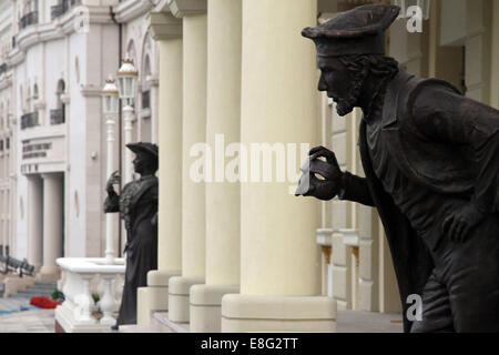 Statues peer beyond the columns at the entrance to the new National Theatre in Skopje, Macedonia Stock Photo