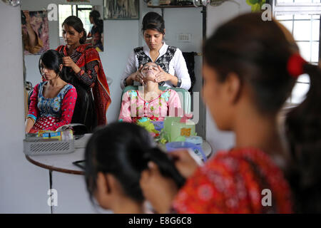 women in a beauty parlor in Faisalabad, Pakistan Stock Photo