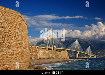 The castle of Antirio ('Castelo di Rumelia') and the cable-stayed bridge of Rio-Antirio, Aitoloakarnania, Greece. Stock Photo