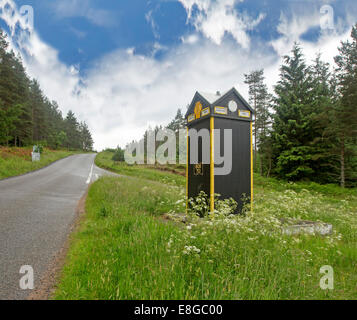 Heritage listed British Automobile Association (AA) phone box at isolated road junction at Glen Dye in Scottish highlands Stock Photo