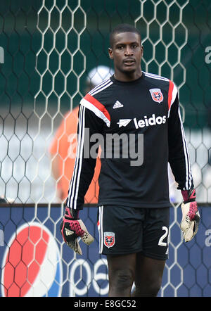 Washington, DC, USA. 30th July, 2014. 20140730 - D.C. United goalkeeper Bill Hamid warms up before the game against Toronto FC at RFK Stadium in Washington. © Chuck Myers/ZUMA Wire/Alamy Live News Stock Photo