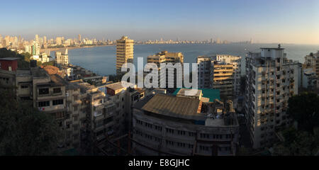 India, Maharashtra, Mumbai, Kala Ghoda, View of Marine Drive and ocean from Netaji Subhash Chandra Bose Road Stock Photo