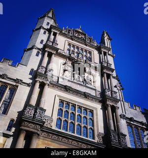 Oxford, UK Quadrangle Tower At The Bodleian Library In Oxford Stock Photo