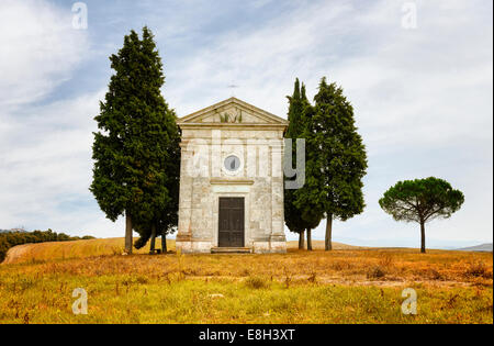 Capella Di Vitaleta, in countryside  between San Quirico and Pienza in Val d' Orcia Tuscany Stock Photo